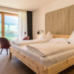 Doppelzimmer Südseite Mit Loggia Und Geislerblick throughout Schlafzimmer Südseite