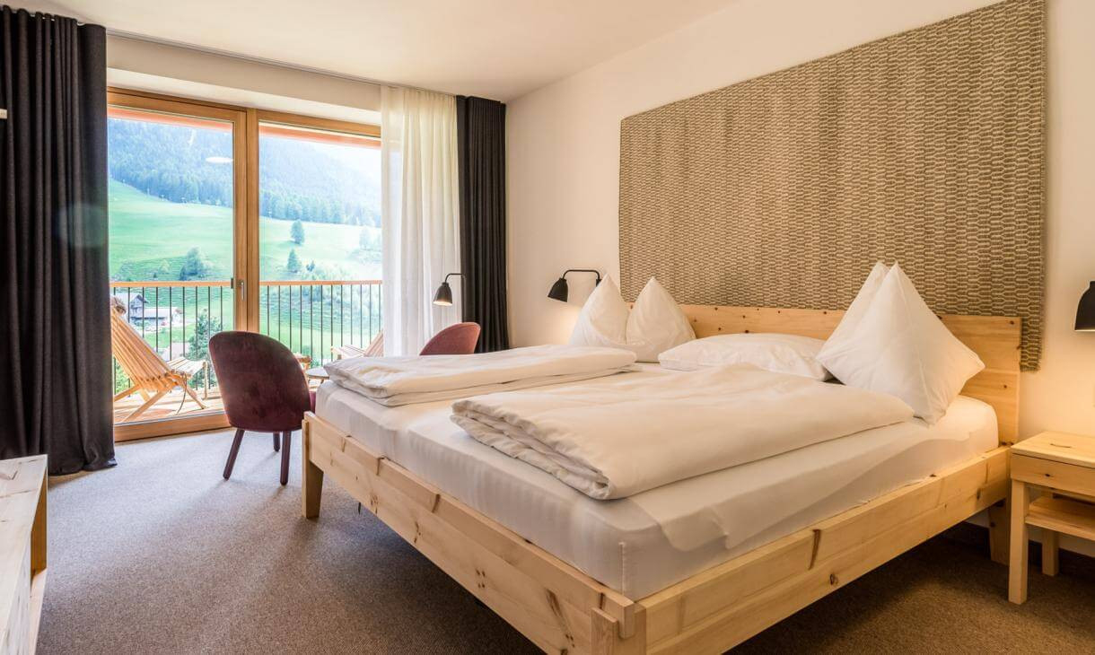 Doppelzimmer Südseite Mit Loggia Und Geislerblick throughout Schlafzimmer Südseite