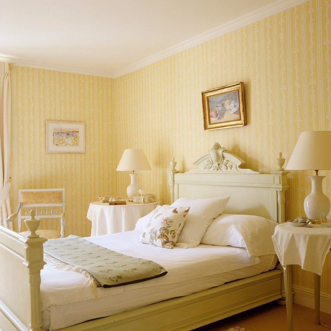 Helles Schlafzimmer Im Traditionellen … – Bild Kaufen – 11016357 in Gelbes Schlafzimmer