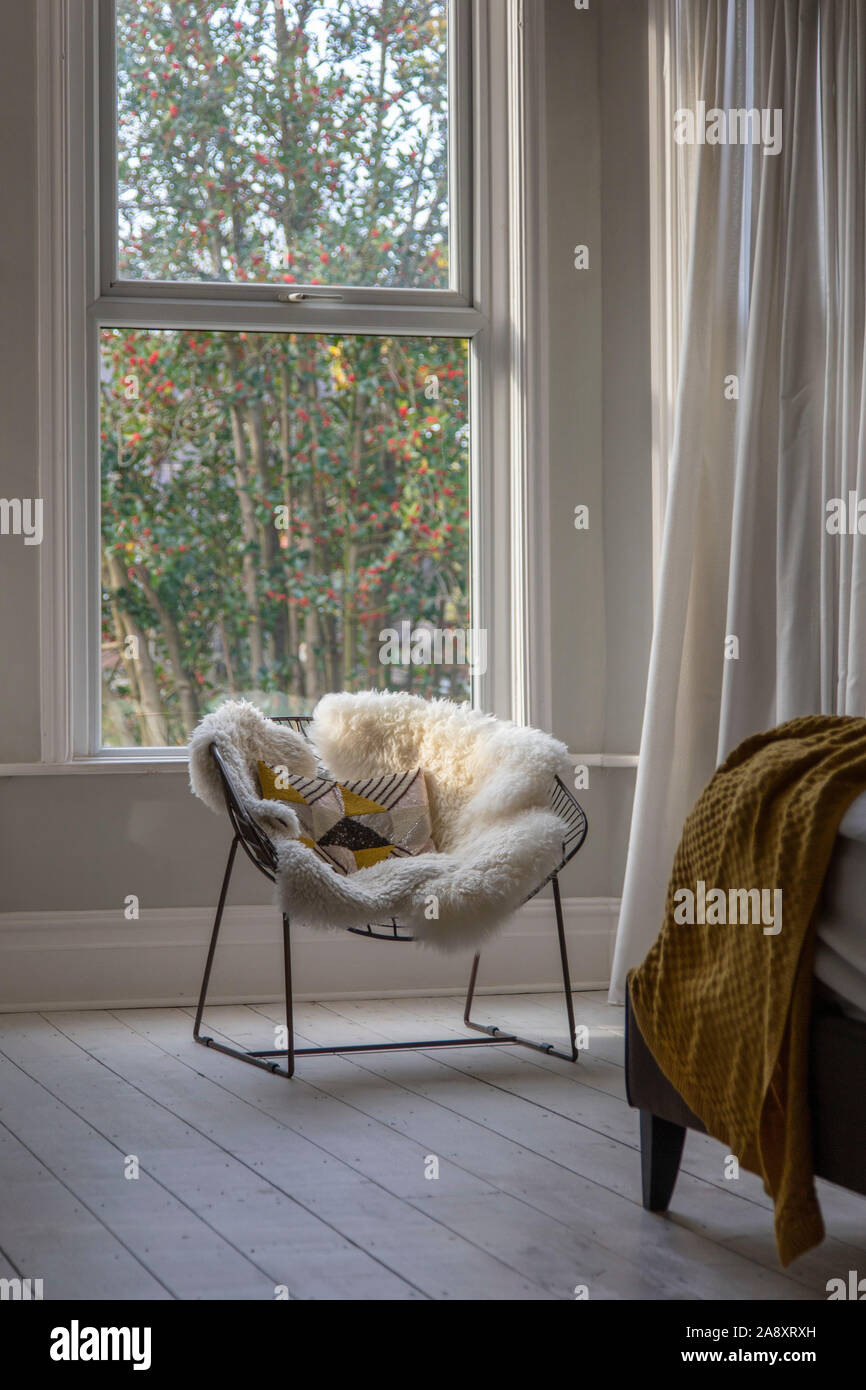 Moderne Sessel, Möbel In Ein Helles Schlafzimmer Abgedeckt in Moderner Sessel Für Schlafzimmer