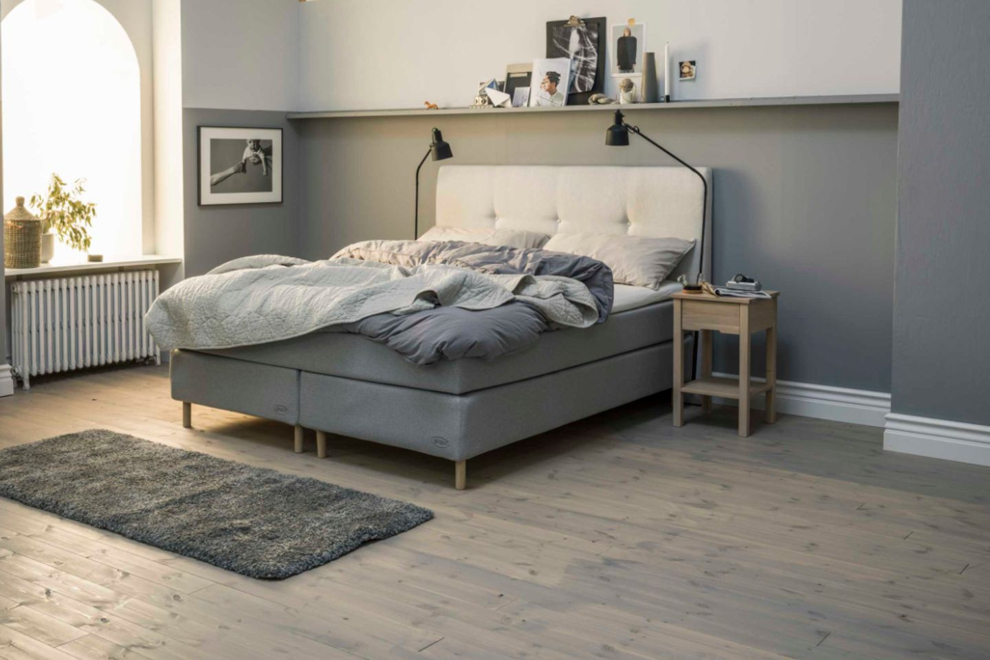 Schlafzimmer Mit Halbhoher Grauer Wand - [Schöner Wohnen] in Schlafzimmer Wandfarbe Grau