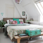 Schlafzimmer Unter Der Schräge Mit … – Bild Kaufen – 12822556 Inside Türkis Deko Schlafzimmer