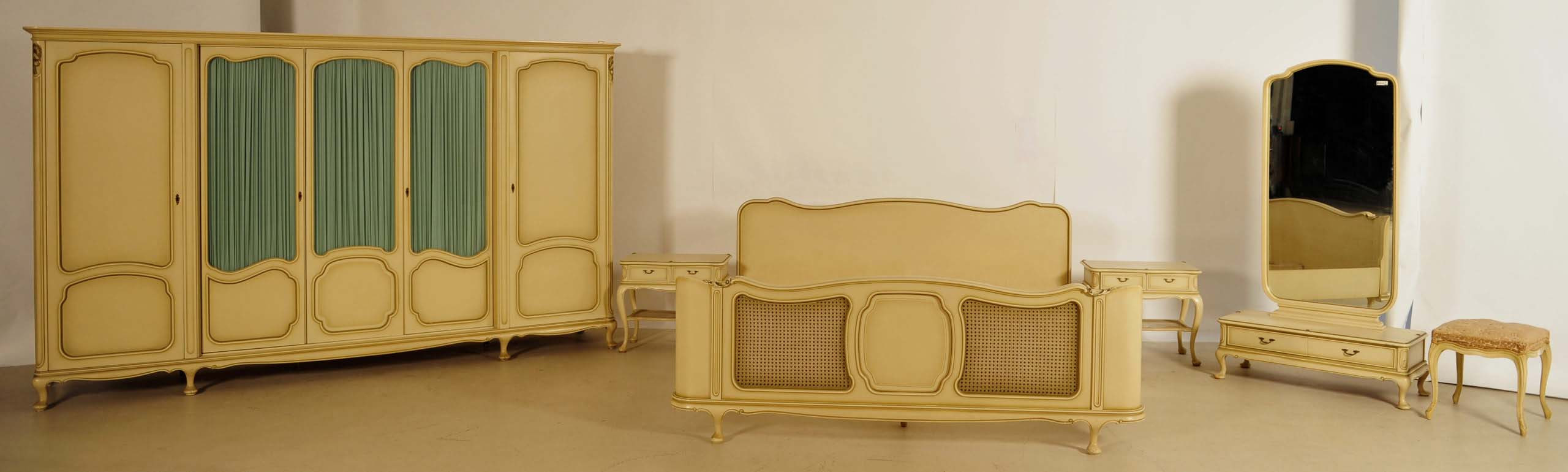 Sechteiliges Chippendale Schlafzimmer | Katanga Antik-Kolosseum intended for Chippendale Schlafzimmer